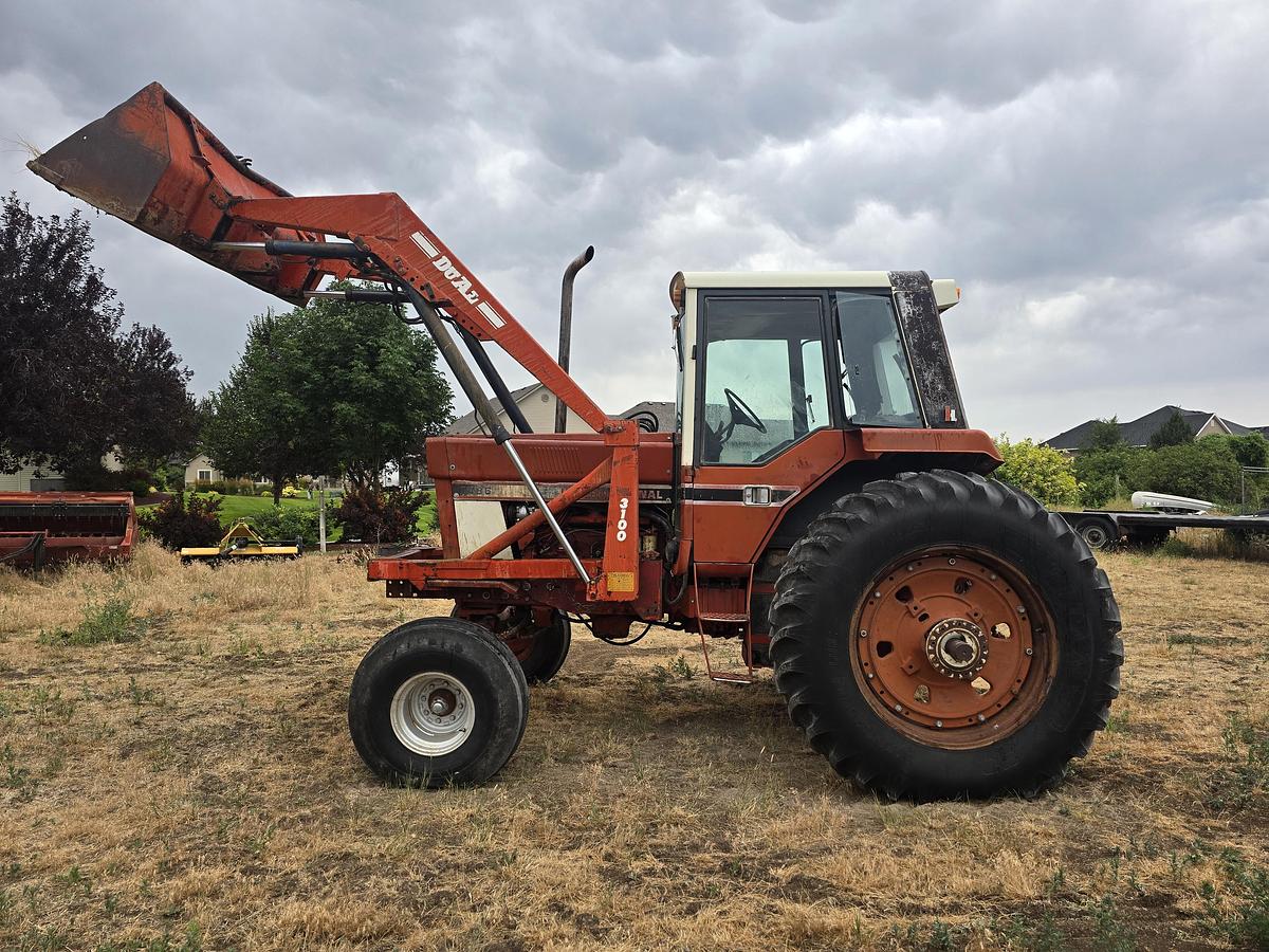 Used International 1486 Tractor w/ Loader