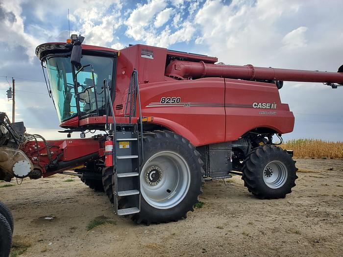 Used 2022 Case IH 8250 Combine w/ 152 eng hrs