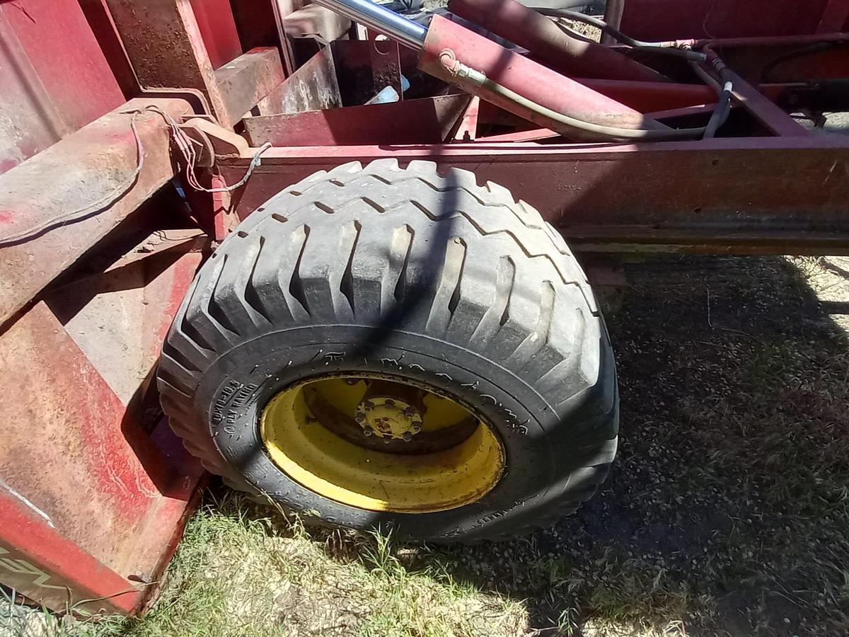 Used New Holland 1049 Balewagon
