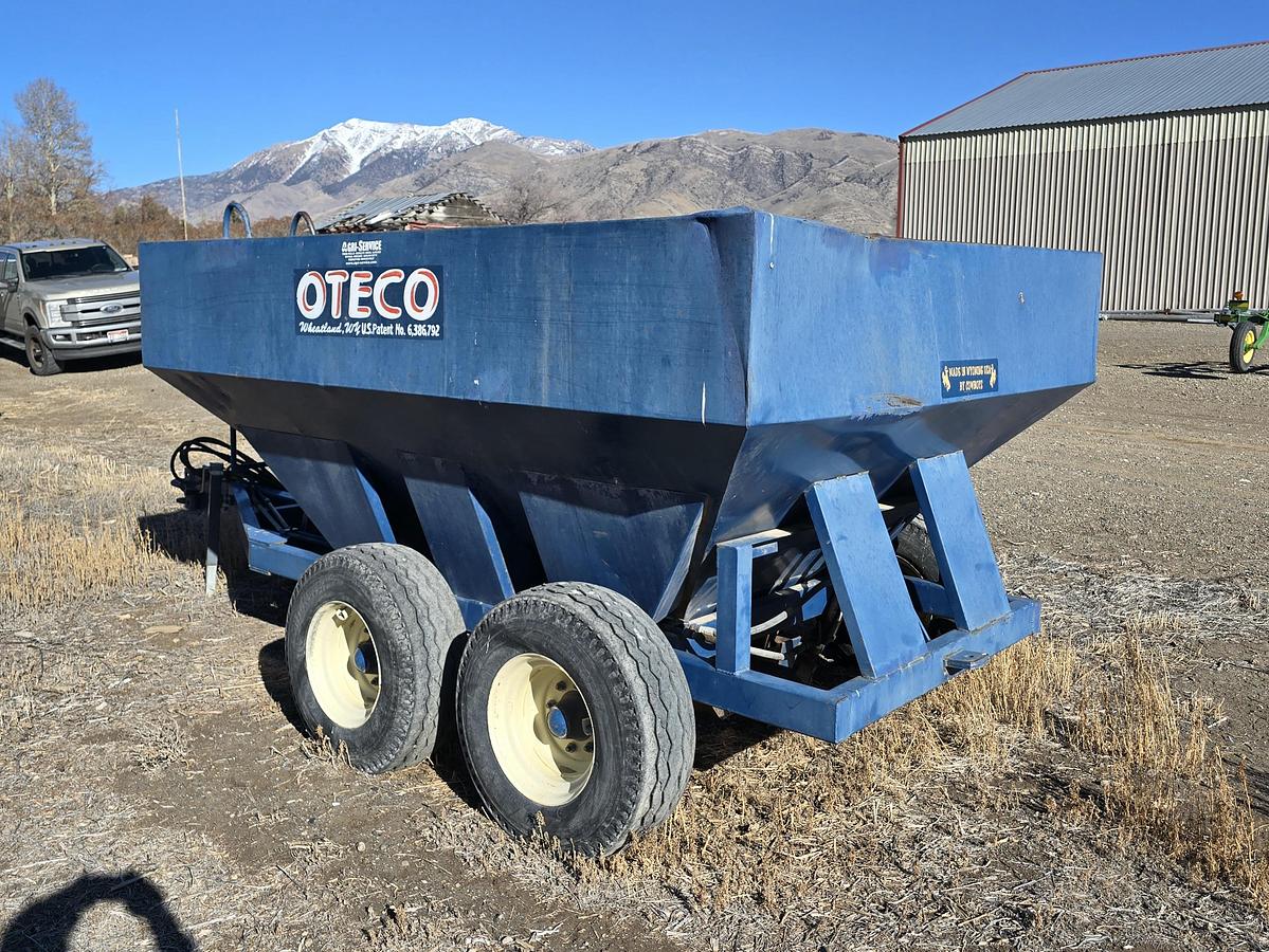 Used Oteco A100 Pivot Track Filler