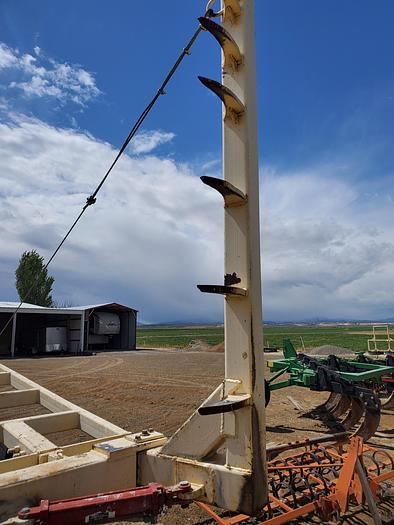 Used International Bale Retriever Truck for Big Square Bales