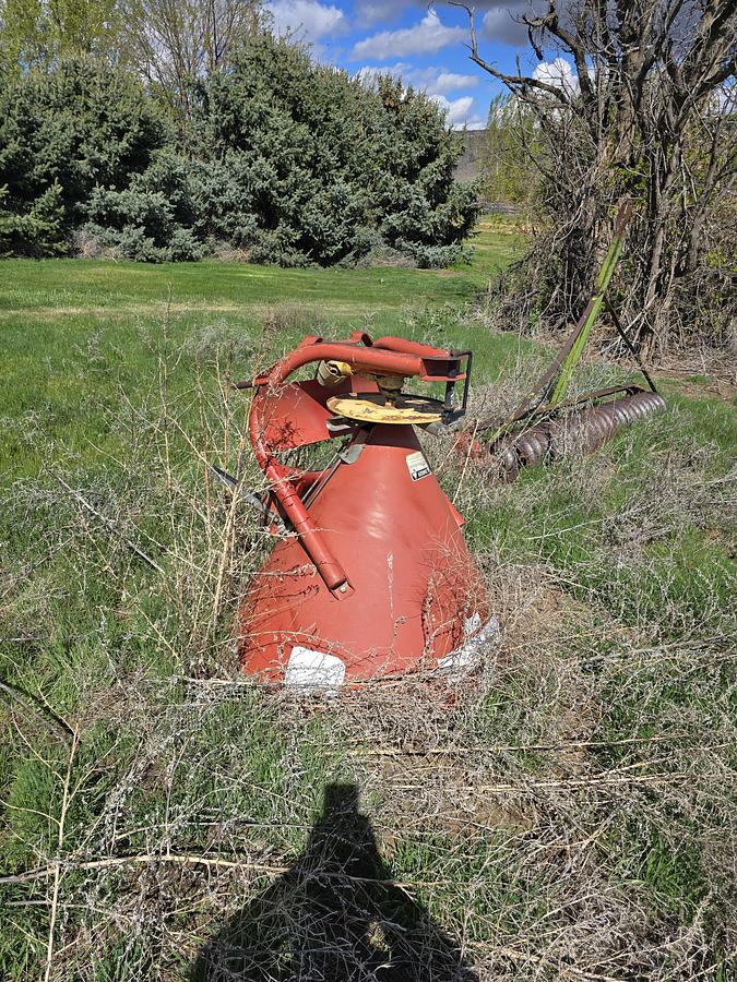 Used 3pt Fertilizer Spreader