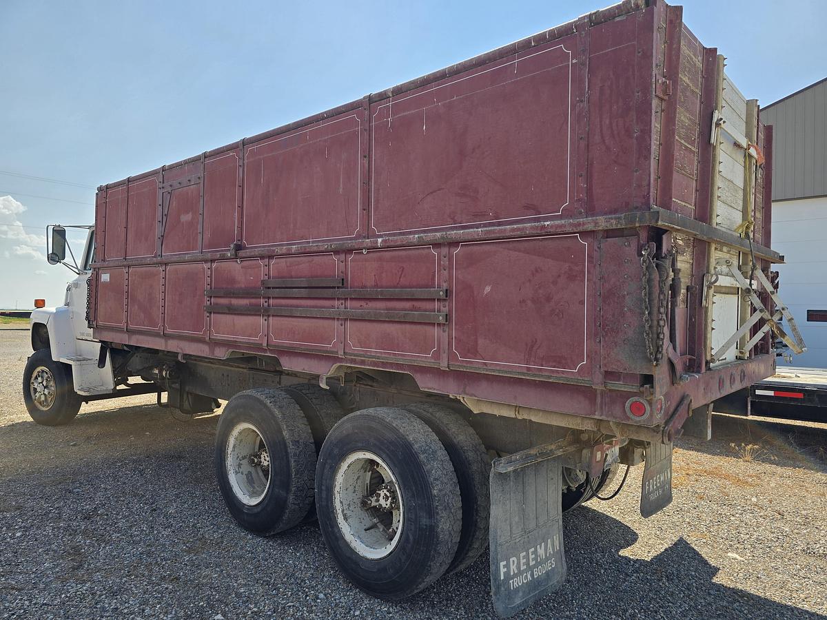Used 20' Ford 800 Grain Truck - Gas
