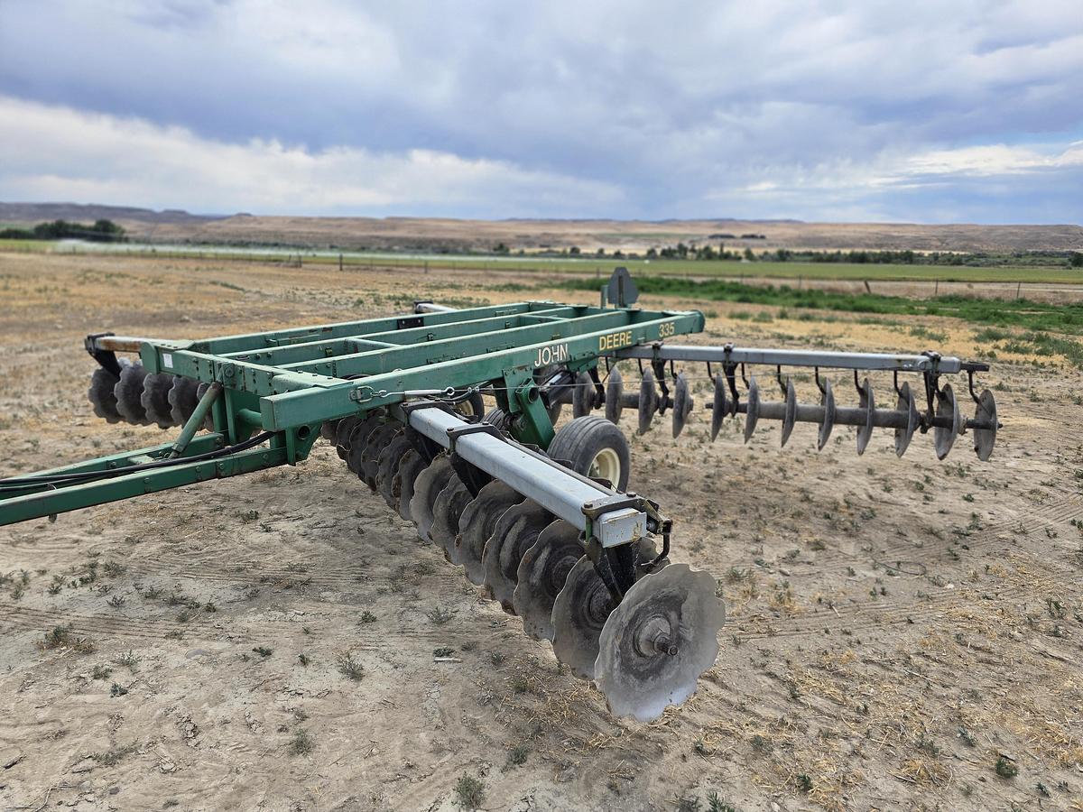 Used 21' John Deere 335 Tandem Disk