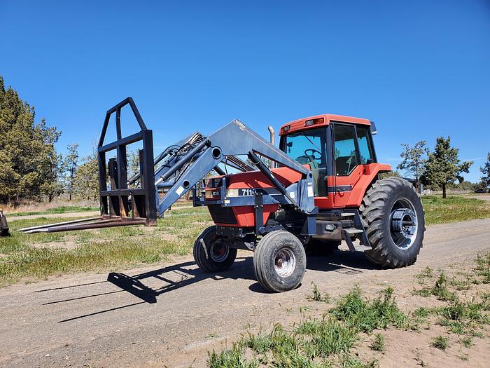 Used 1990 Case 7110 Tractor w/ Loader