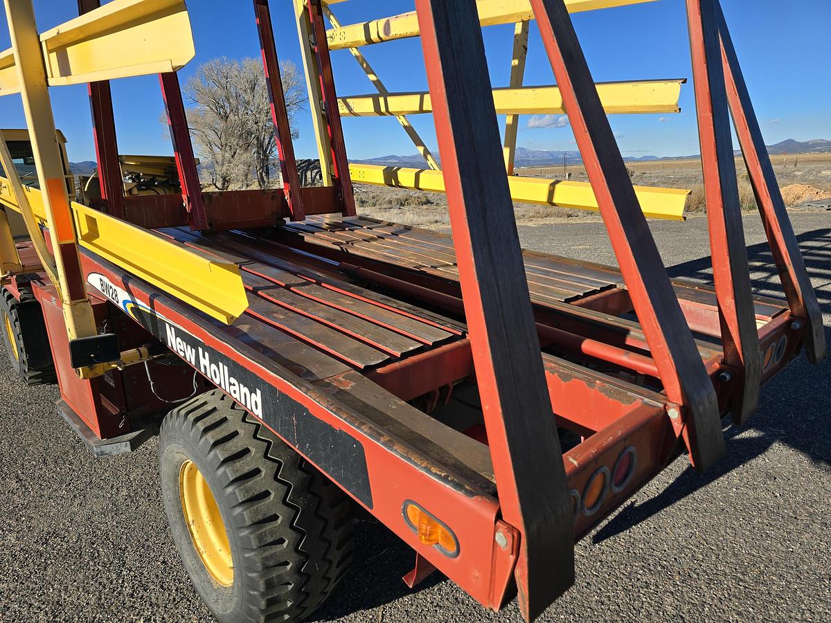 Used 2006 New Holland BW28 Balewagon