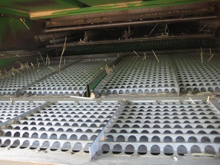 Used 1990 John Deere 9400 Combine w/ Grain Header