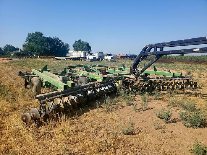 Used 24' John Deere 650 Tandem Disk