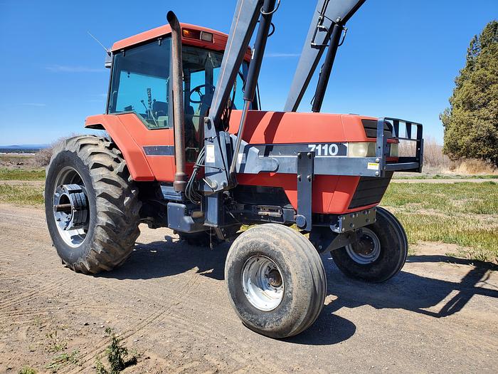 Used 1990 Case 7110 Tractor w/ Loader