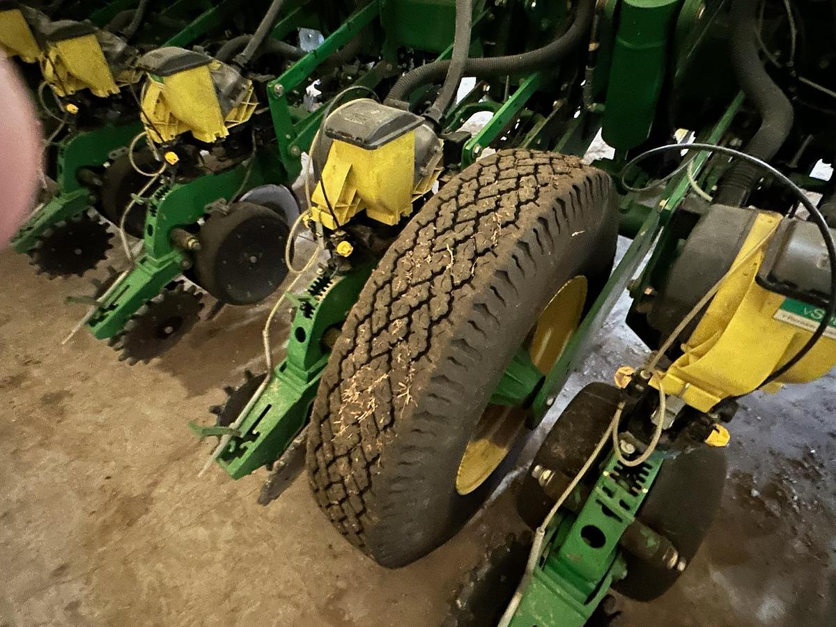 Used 24R30 John Deere 1770NT High Speed Precision Planter
