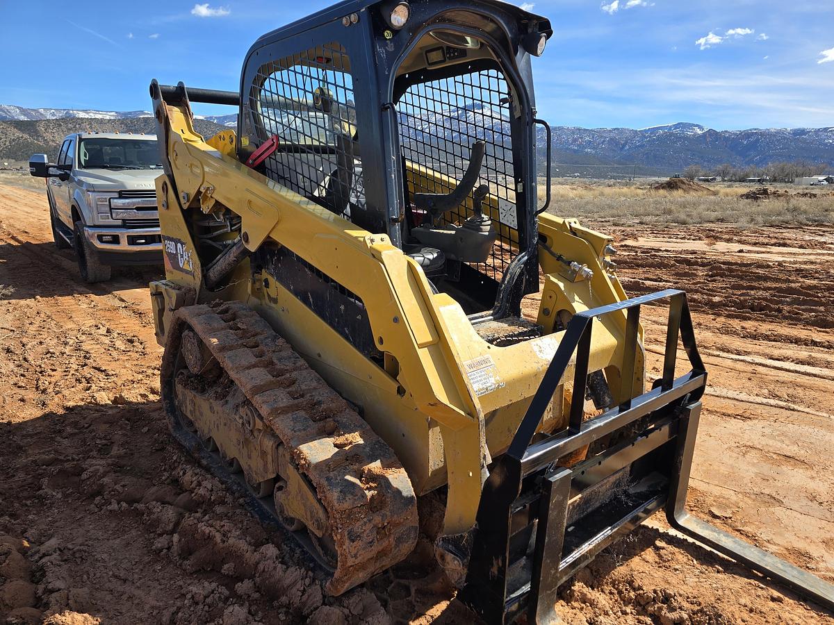 Used 2017 Caterpillar 259D Skid Steer w/ 2400 hrs