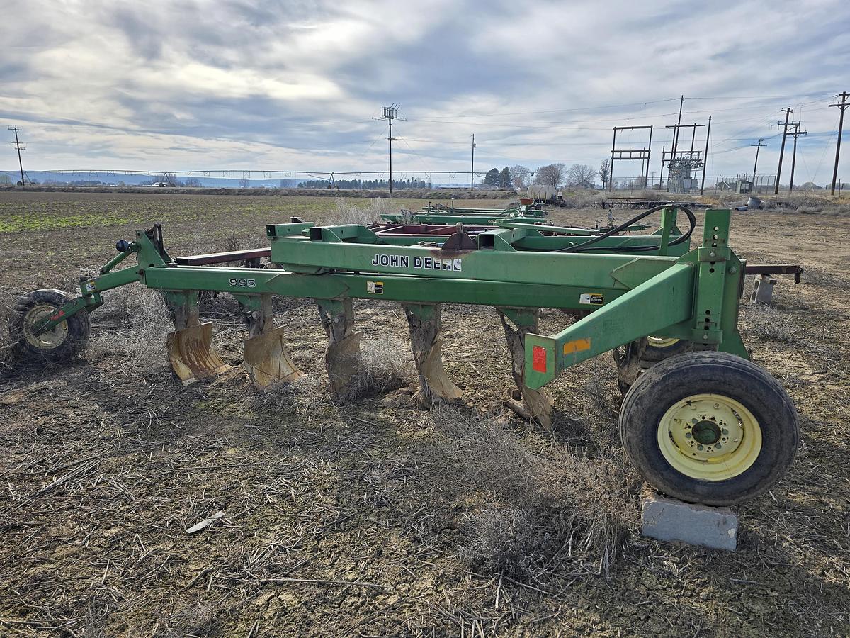 Used John Deere 995 Plow - 6 Bottom