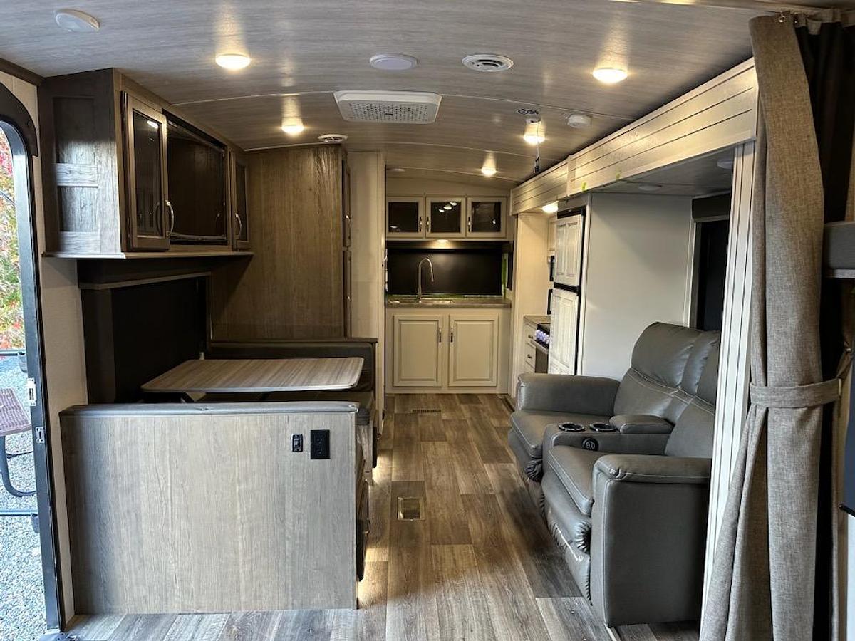 Used 2023 26' Keystone Cougar Travel Trailer