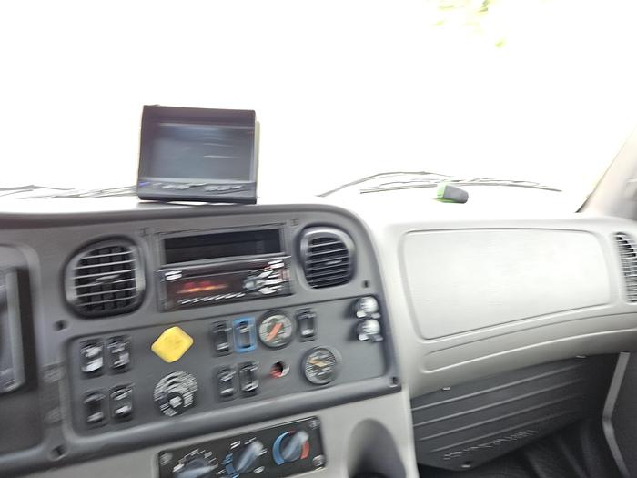 Used 2018 26' Freightliner Reefer Truck w/ Liftgate