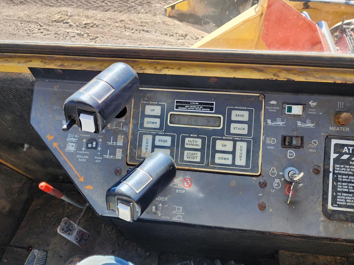 Used 2000 New Holland 1095 Balewagon w/ 3300 hrs