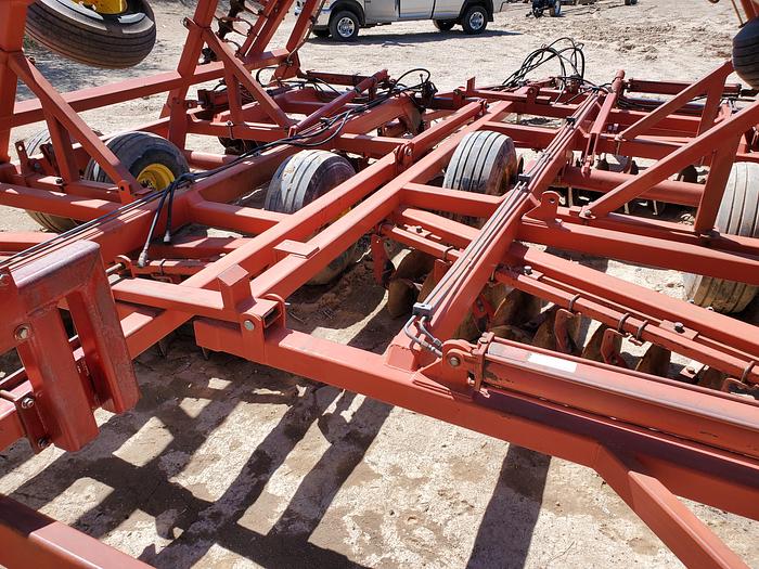 Used 33' Sunflower 1541 Tandem Disk