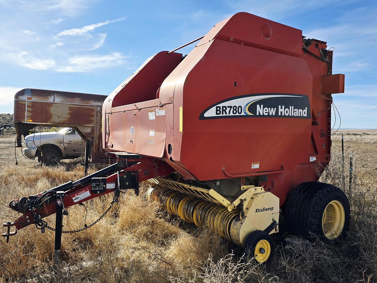 Used 2003 New Holland BR780 Round Baler