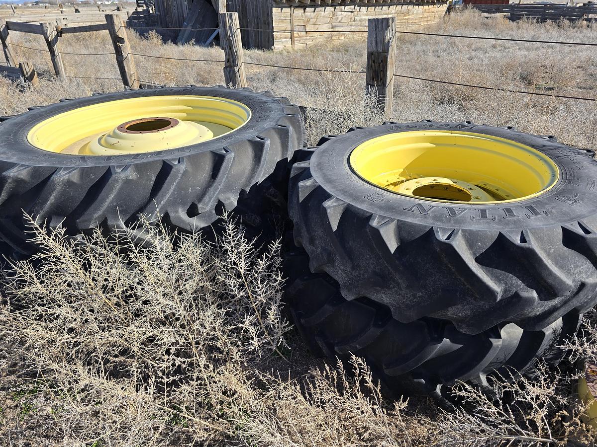 Used John Deere 8285R Tractor w/ 4200 hrs + Duals
