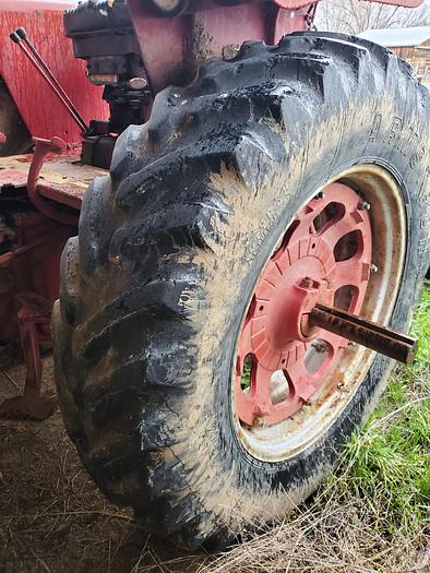 Used 1969 Farmall 856 Tractor