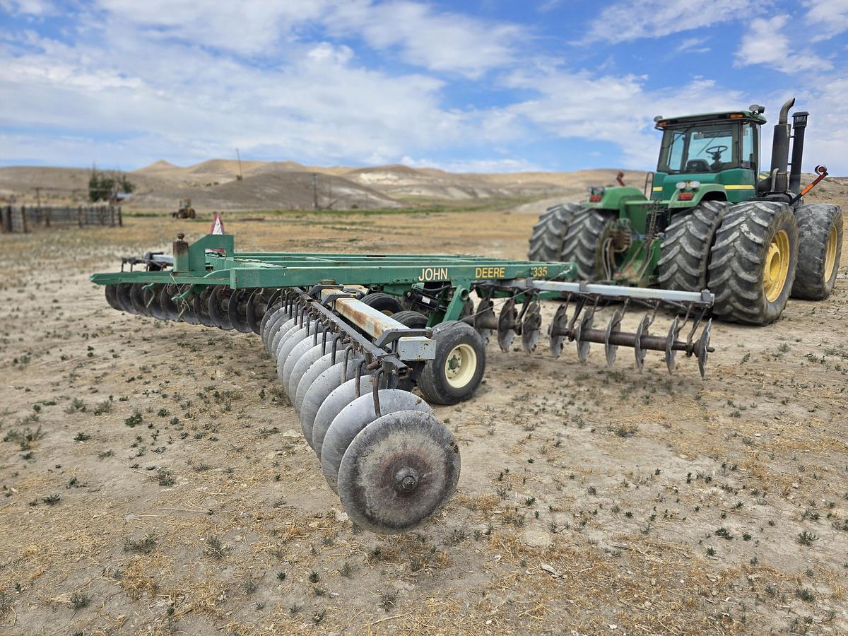 Used 21' John Deere 335 Tandem Disk