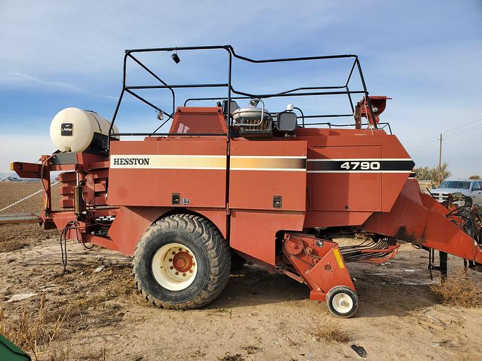 Used 2002 Hesston 4790 Baler w/ Accumulator