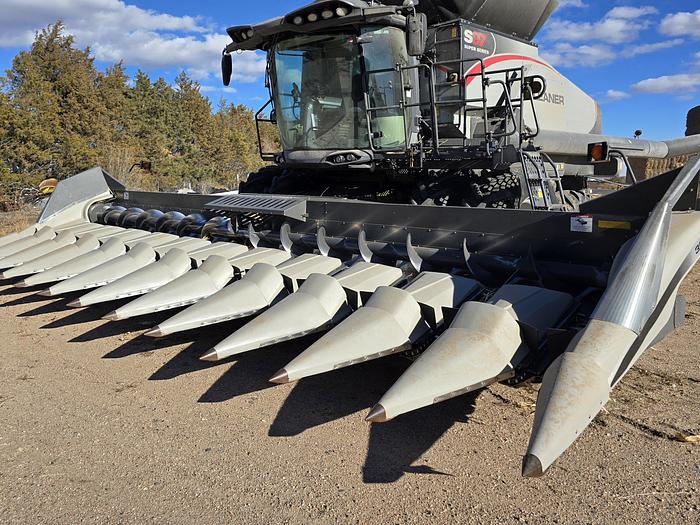 Used 2014 Gleaner 3000 12R30 Corn Header