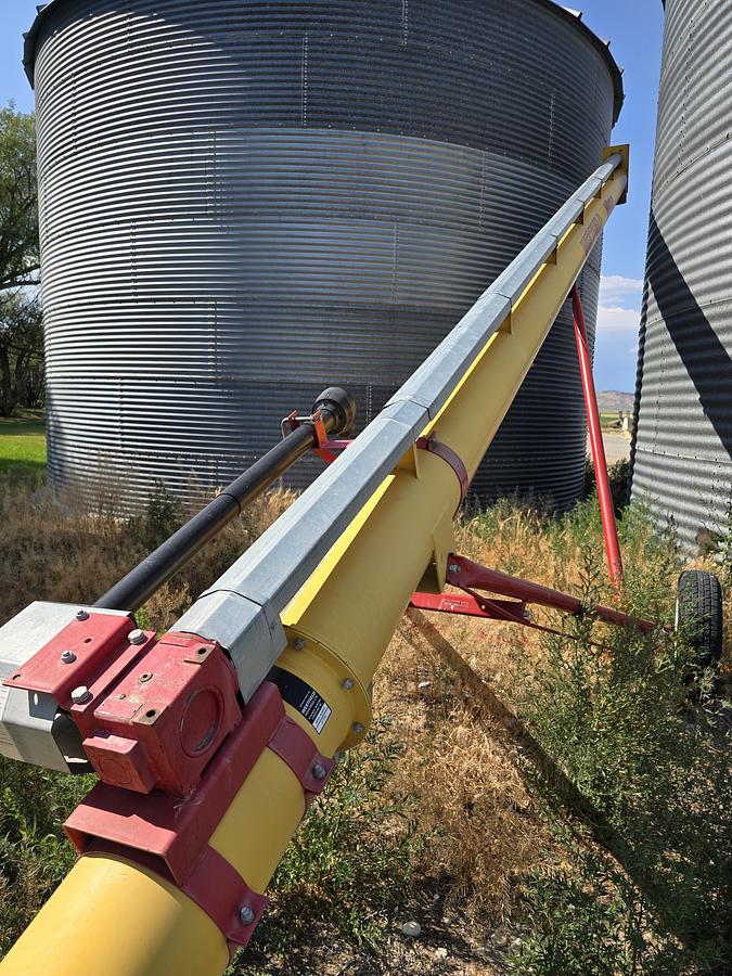 Used 31' x 10" Westfield WR100-31 Grain Auger