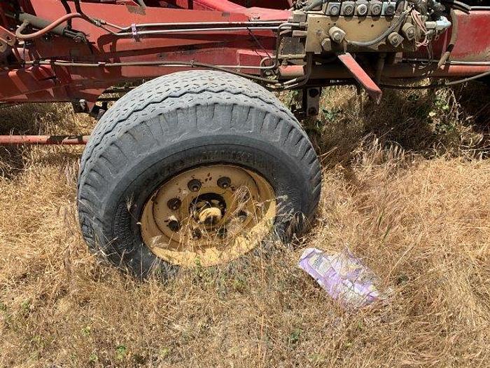 Used New Holland 1095 Bale wagon with Mil-Stak clamp