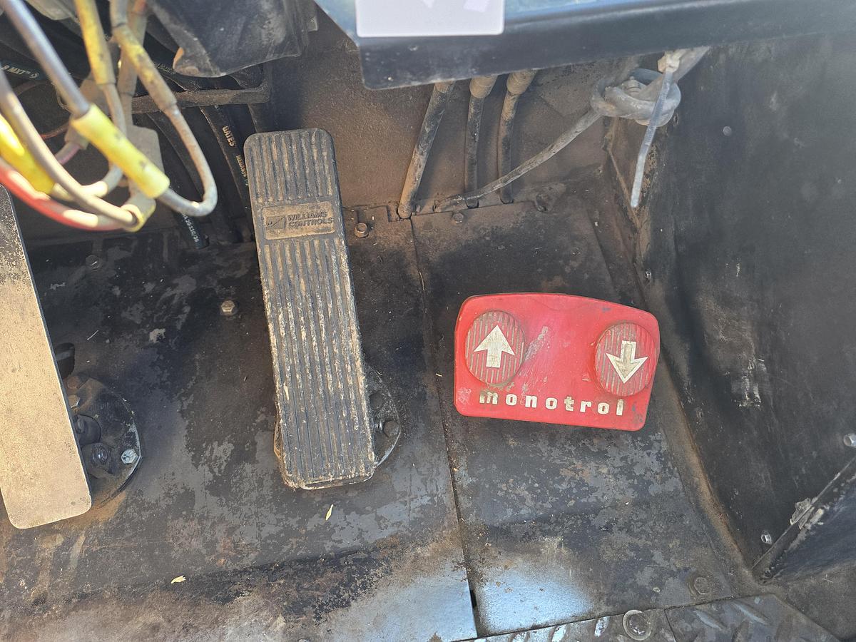 Used Hyster H210XL Hay Squeeze