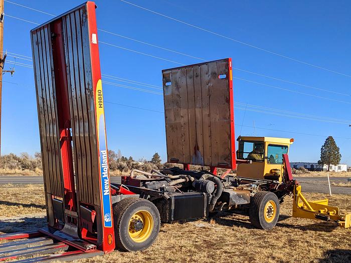 Used 2013 New Holland H9880 Balewagon w/ Mil-Stak + Small Chute - 3400 hrs