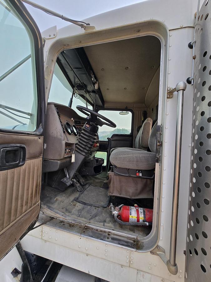 Used 2004 Kenworth T800 Truck w/ 330k Miles