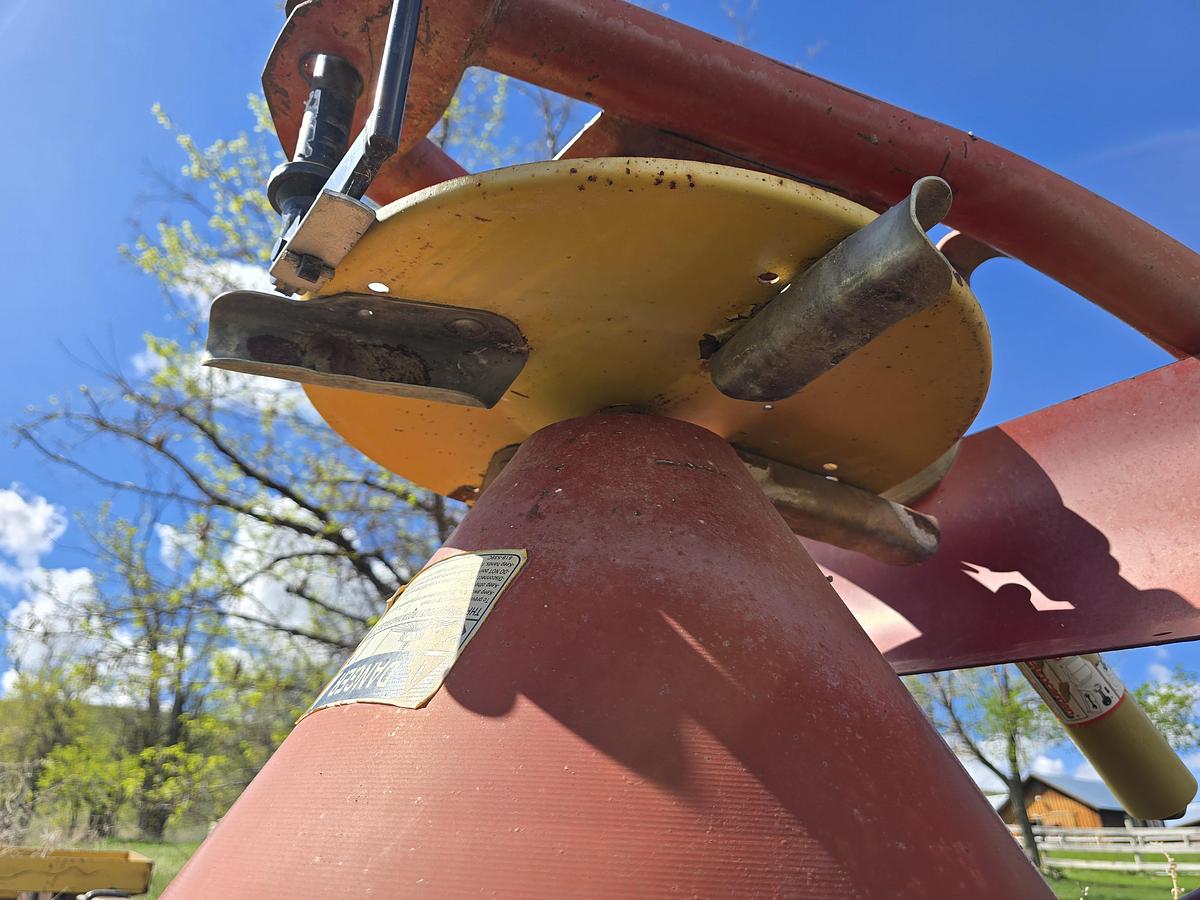 Used 3pt Fertilizer Spreader