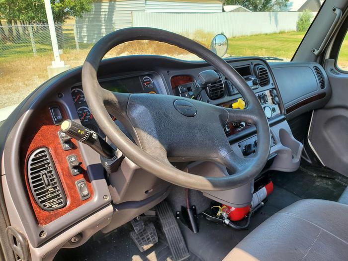 Used 2017 26' Freightliner Reefer Truck