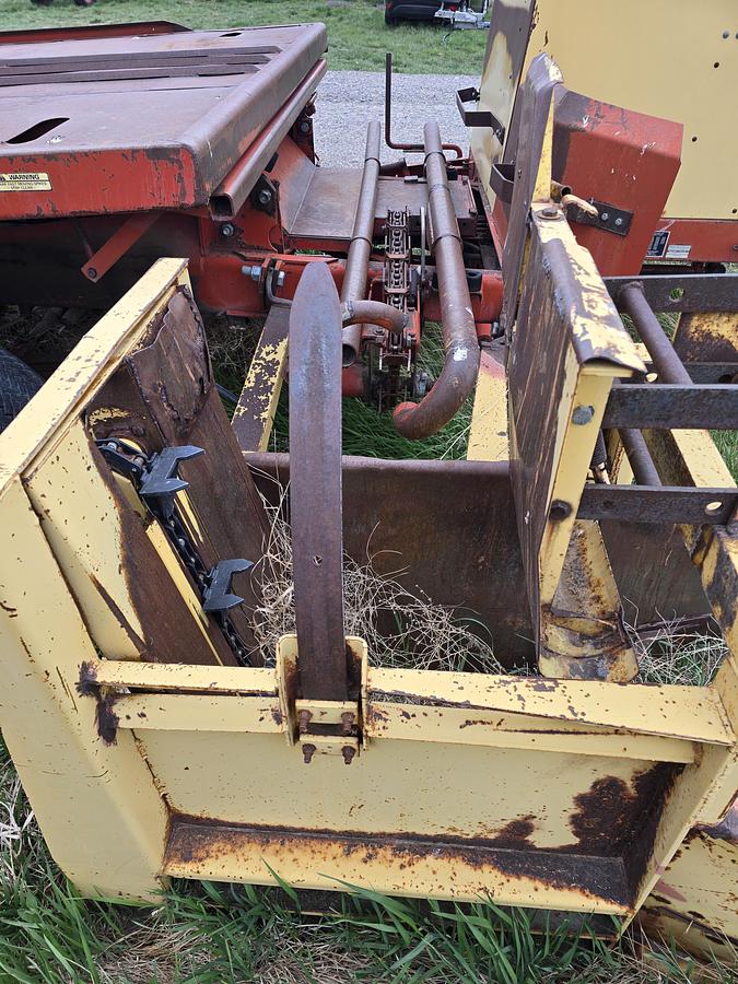 Used New Holland 1075 Balewagon ** Needs Computer **