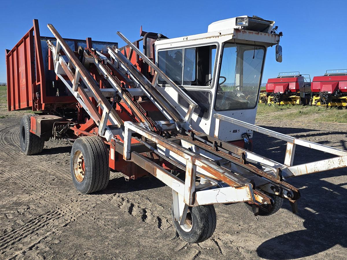 Used ** Going to Auction ** Freeman 5000 Bale Stacker