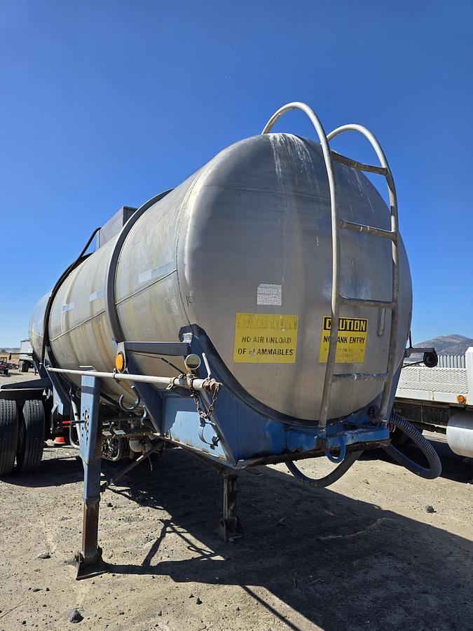 Used 3000 gallon Beall Water Tank Trailer