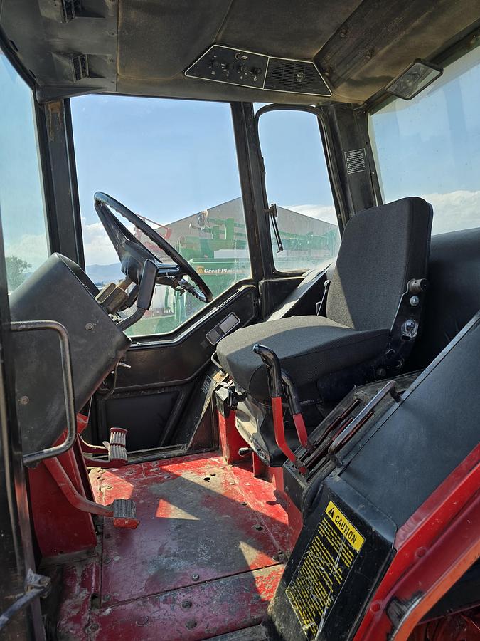 Used International 886 Tractor