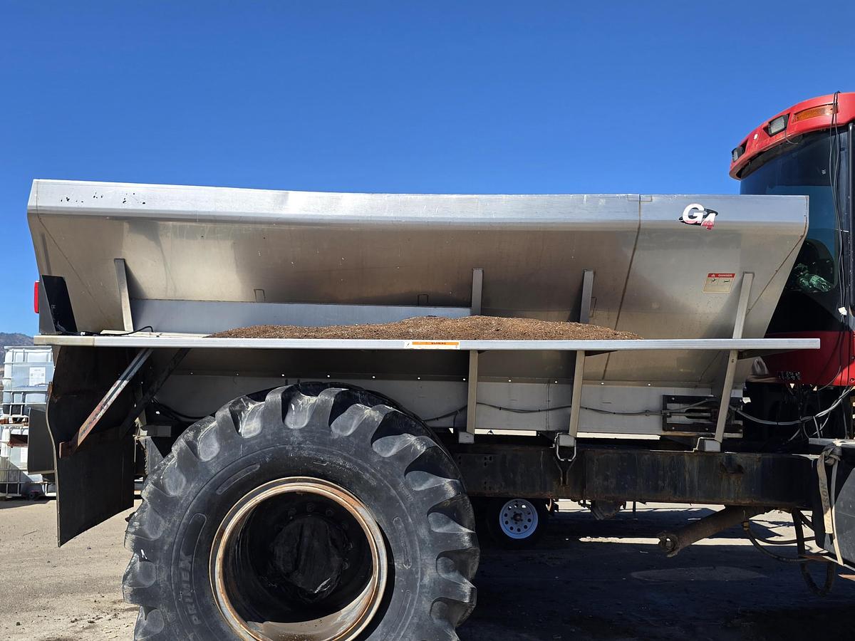 Used 14' New Leader L3020G4 Spreader Box