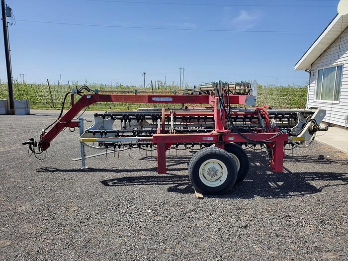 Used TwinStar 2030 Hay Rake