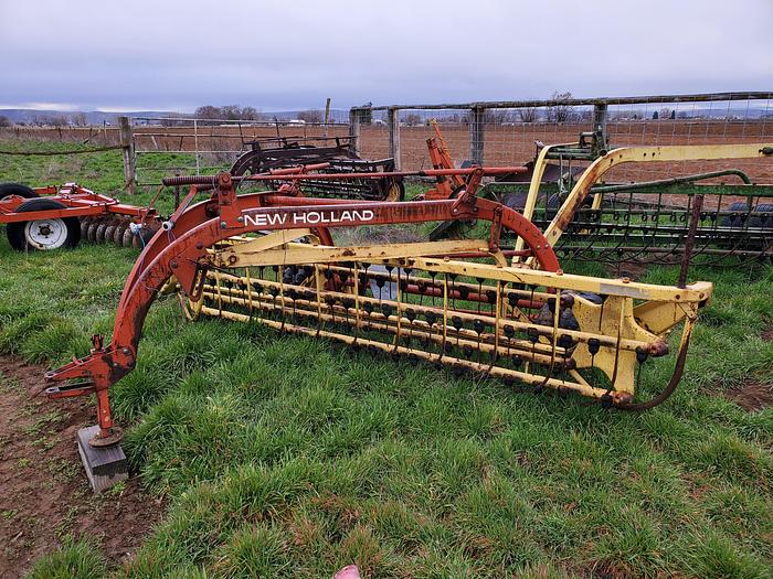 Used New Holland 258 Hay Rake