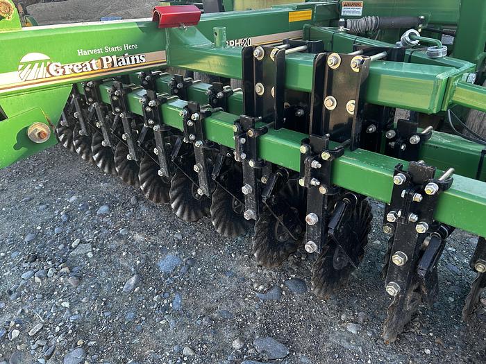 Used 2022 Great Plains 20' Grain Drill and No-Till Caddy ** 6" spacing**