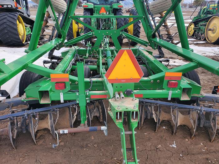 Used 34' John Deere 2625 Tandem Disk