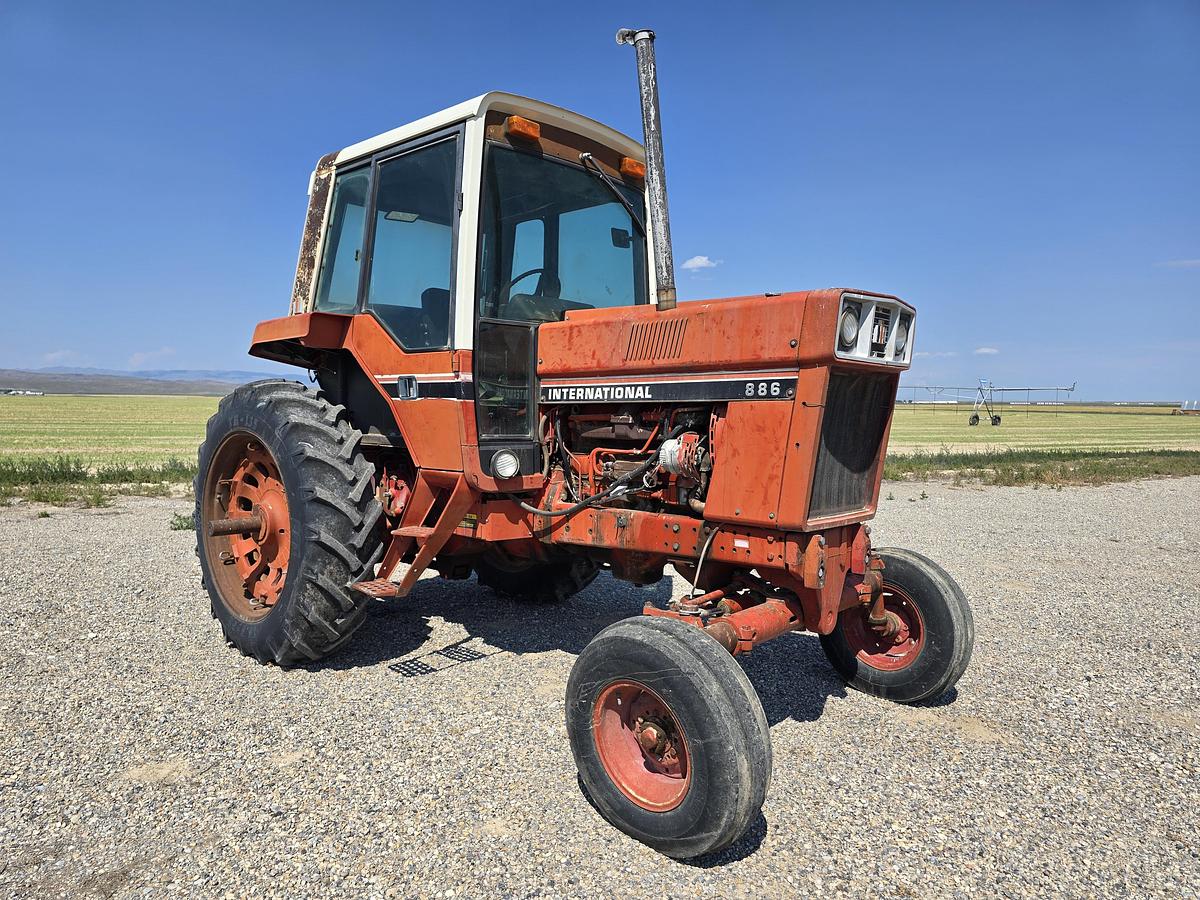 Used International 886 Tractor
