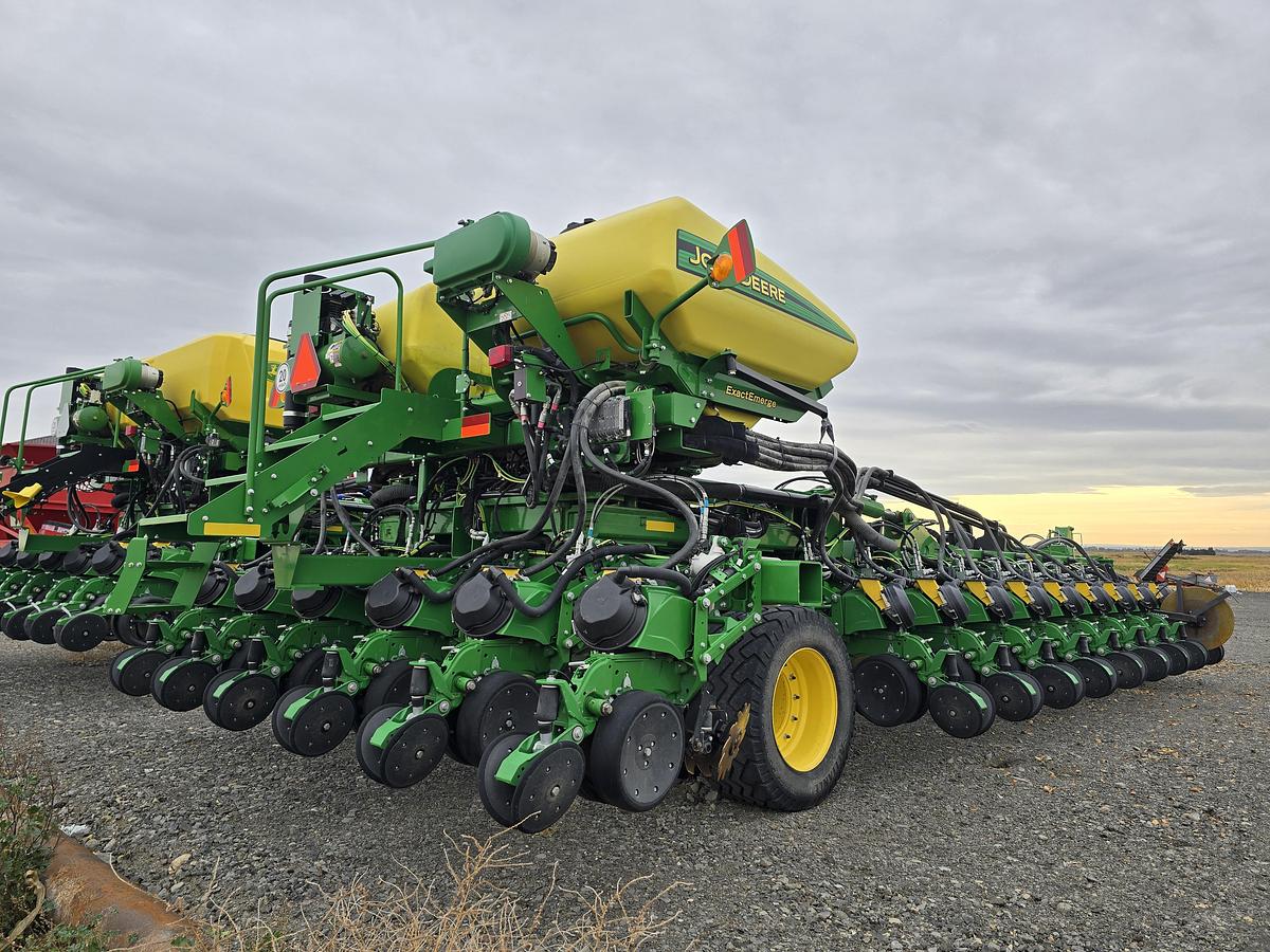 Used 2021 John Deere DB60 Planter - 24R30