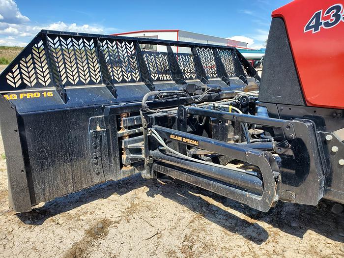 Used 2010 Case Steiger 435 Tractor w/ Silage Blade