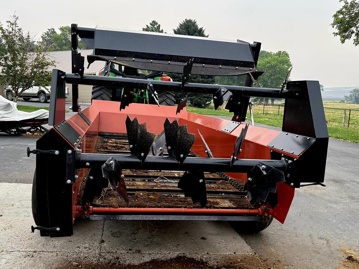 Used 2022 Pequea 250P Manure Spreader ** Like New **