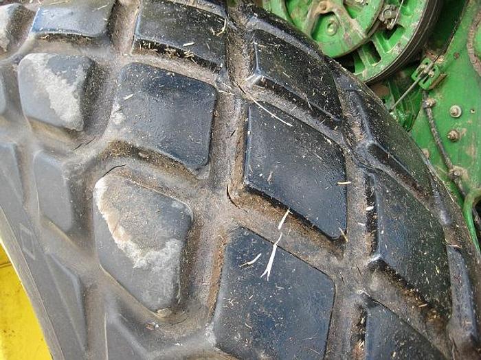 Used 1990 John Deere 9400 Combine w/ Grain Header