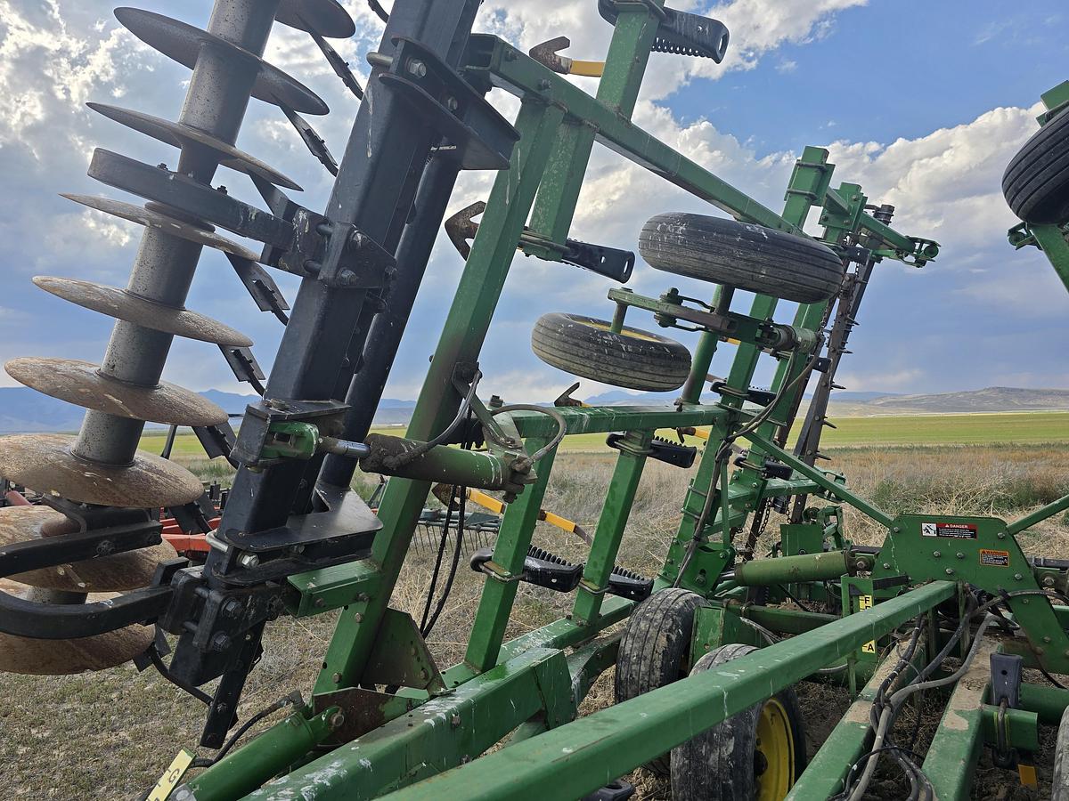 Used 27' John Deere 726 Soil Finisher
