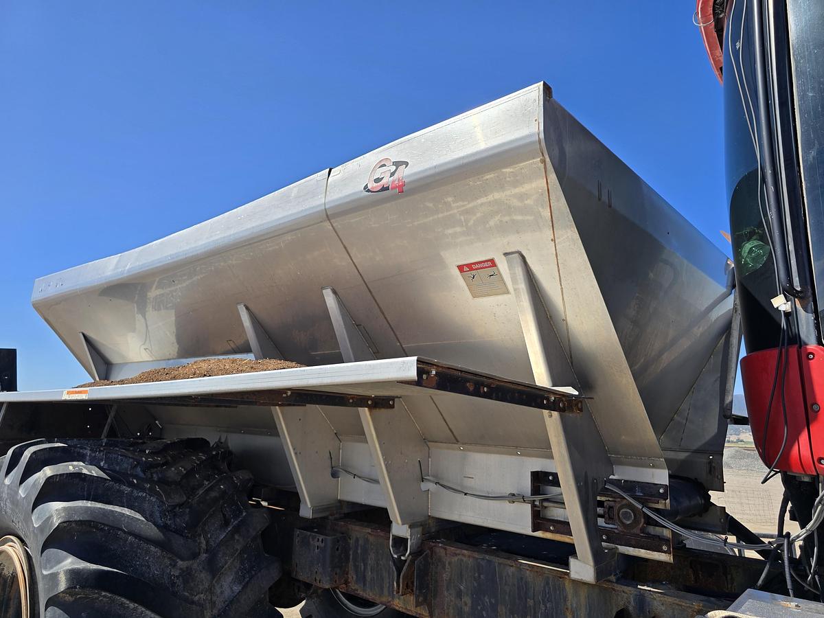 Used 14' New Leader L3020G4 Spreader Box