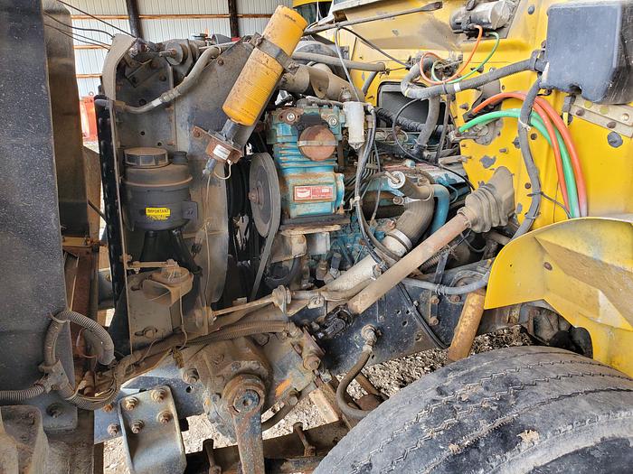 Used 1993 International 4900 Flatbed Truck w/ 20' Bed